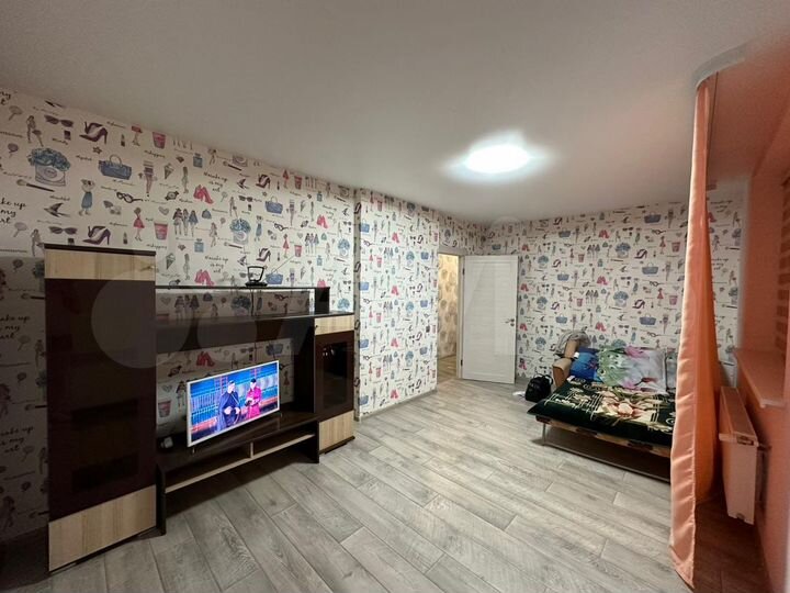 2-к. квартира, 65 м², 3/17 эт.