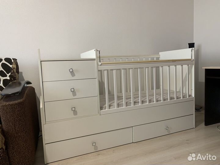 Детская кроватка с комодом