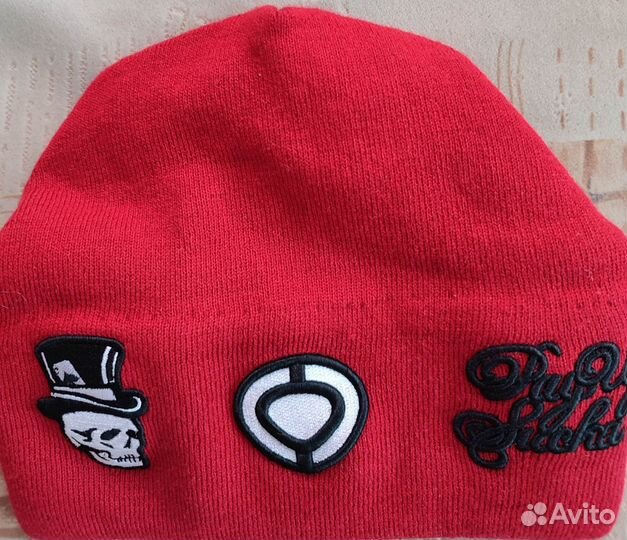 Шапка спортивная красная