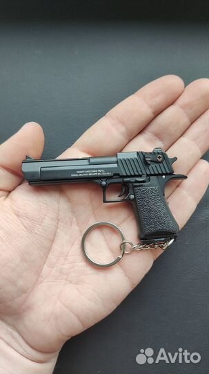 Брелок Desert eagle черный