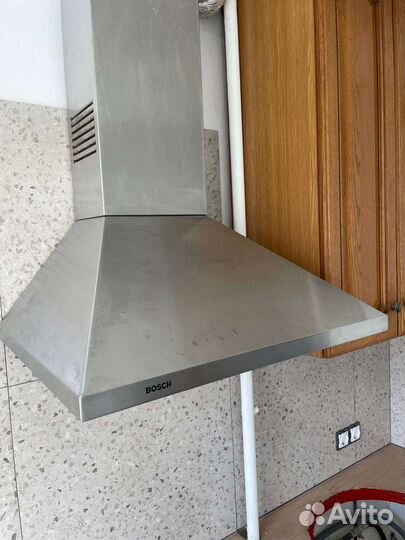 Кухонный гарнитур из массива с техникой