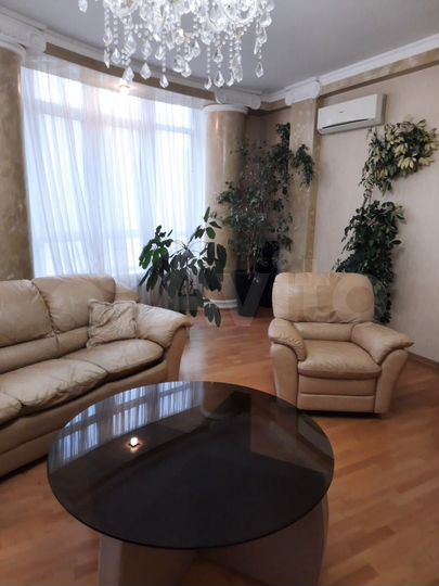 3-к. квартира, 109 м², 7/10 эт.