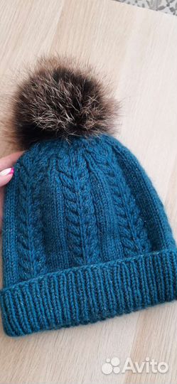 Шапка с помпоном натуральным