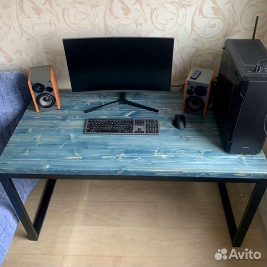 Компьютерный стол в стиле лофт