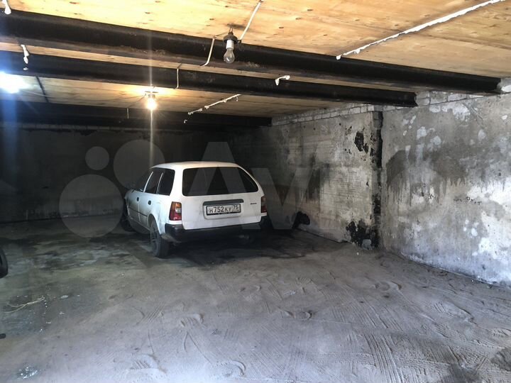 Гараж, > 30 м²