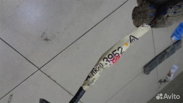 Проводка крышки багажника Mitsubishi Diamante 199