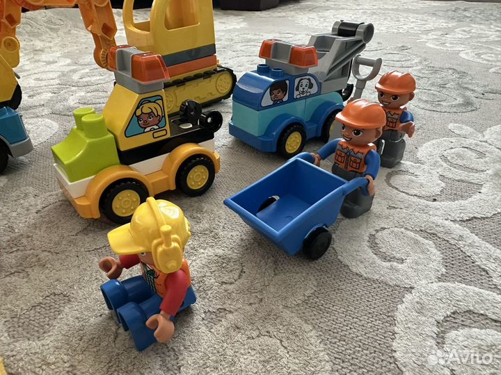 Стройка lego Duplo с фигурками и машинами