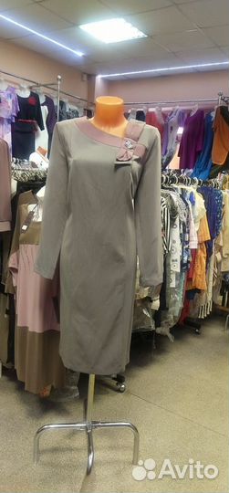 Платье серое с розовой отделкой