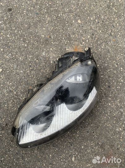 Фара левая с дефектом Volkswagen Jetta Golf 5