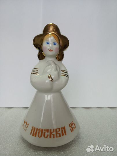 Статуэтка фарфор Девушка с голубем СССР Вербилки