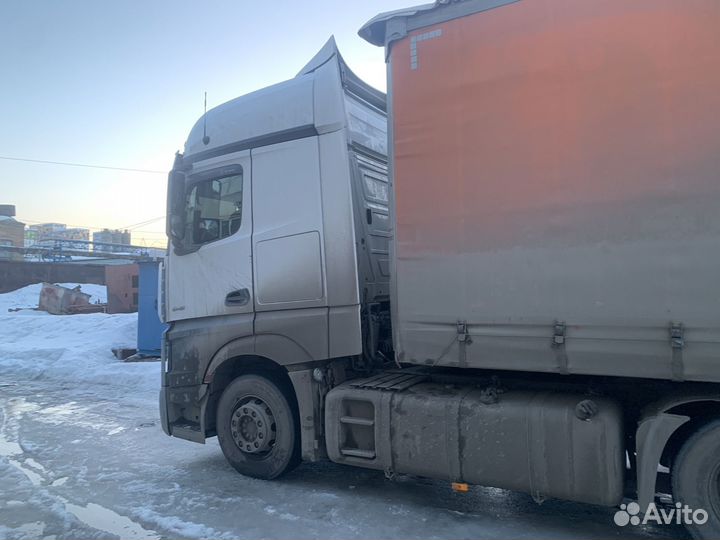 Съемная жесткая тонировка на тягач MB Actros Kamaz