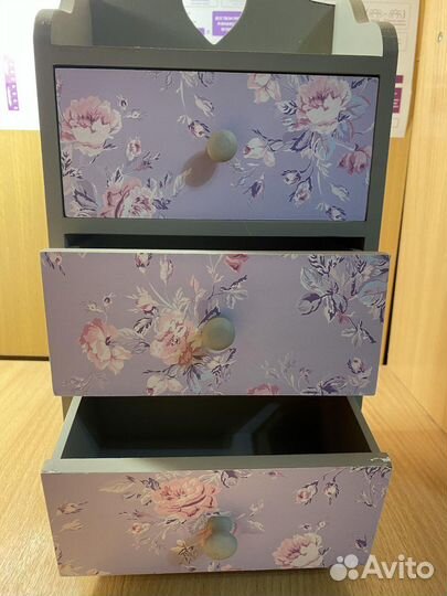 Шкатулка с выдвижными ящиками