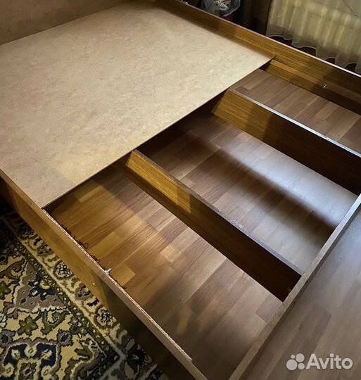 Кровать