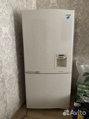 Холодильник Samsung