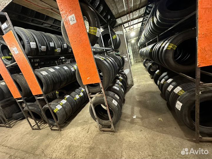 Yokohama BluEarth AE50 SUV 215/65 R17 99V