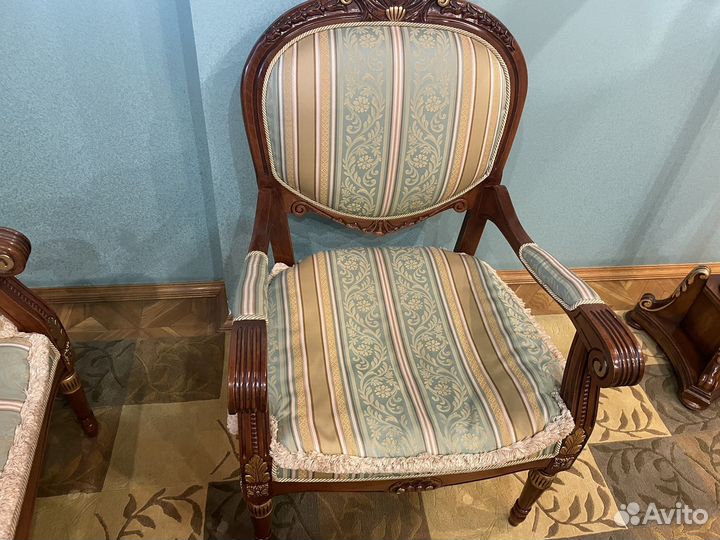 Комплект мягкой мебели