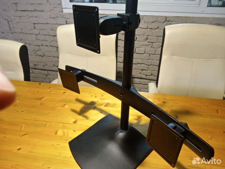 2 кронштейна Ergotron DS 100 на 1 и 4 монитора