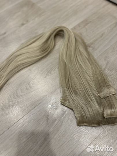 Волосы на заколках блонд