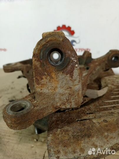 Кулак поворотный передний Chevrolet Blazer