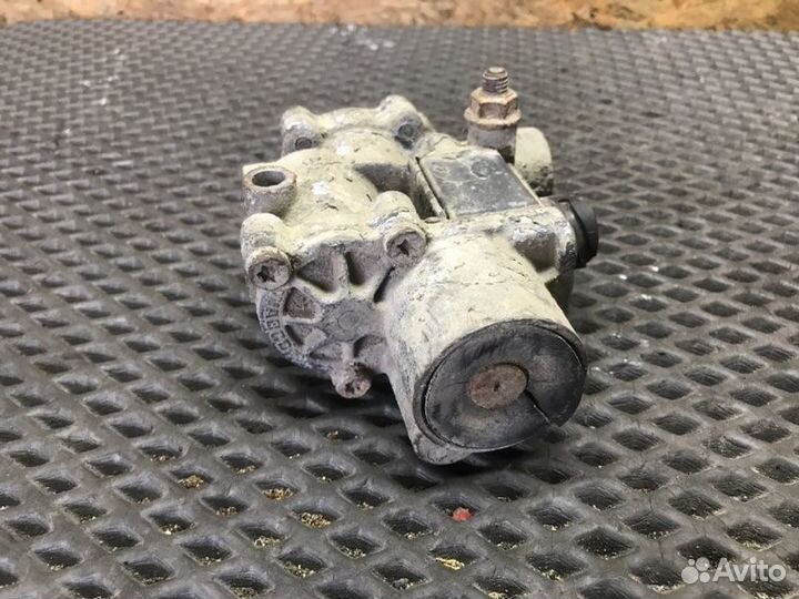 Кран тормозной Daf Xf95 2013