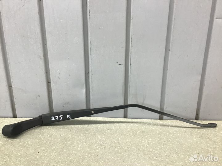 Поводок стеклоочистителя передний правый Mitsubish