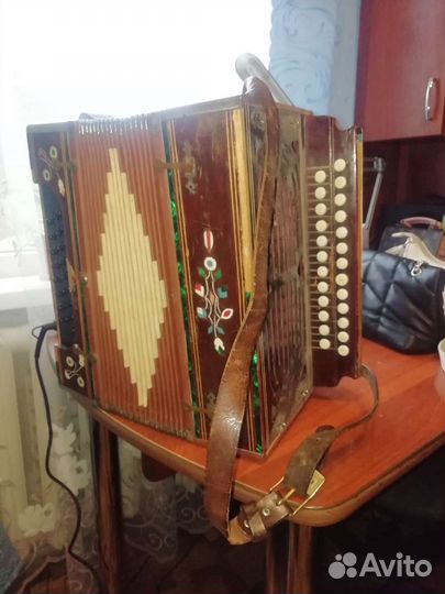 Гармонь старинная