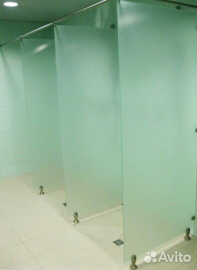 Стеклянные душевые перегородки