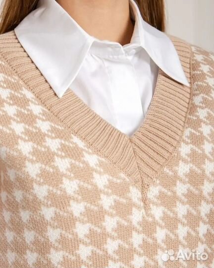 Вязаная жилетка