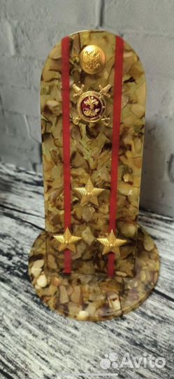 Сувенирный погон из янтаря