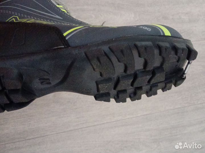 Лыжные ботинки 38