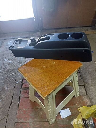 Подлокотник nissan tiida