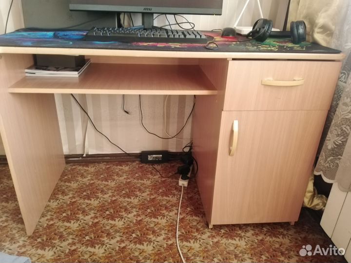 Письменный стол