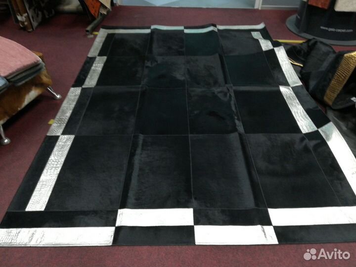 Ковры-пэчворки из шкуры коровы и пони