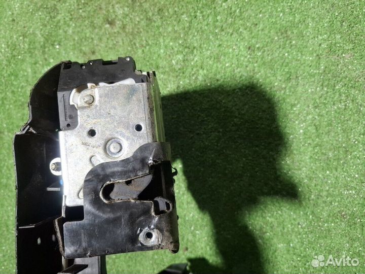 Замок двери передней правой Ford Fusion