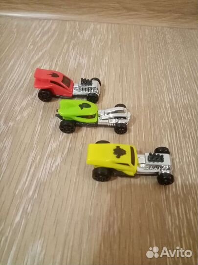 Машинки разные. Много