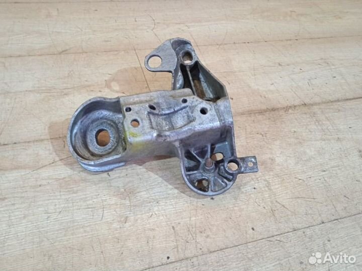 Кронштейн опоры двигателя Chevrolet Lacetti 2008