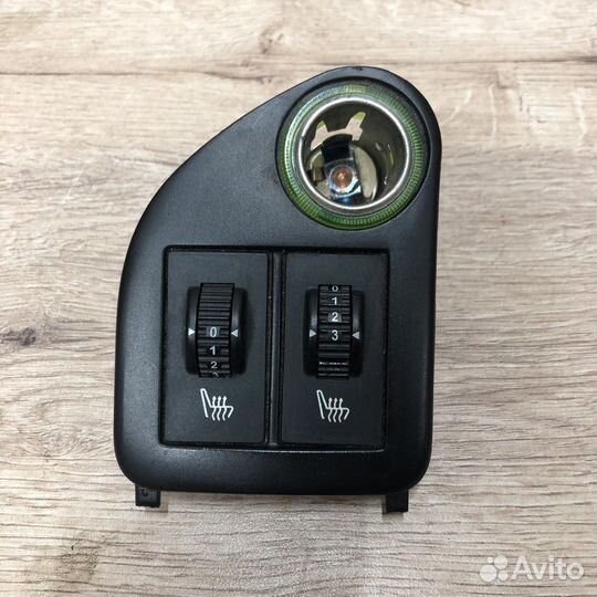 Кнопки подогрева сидений Peugeot 408