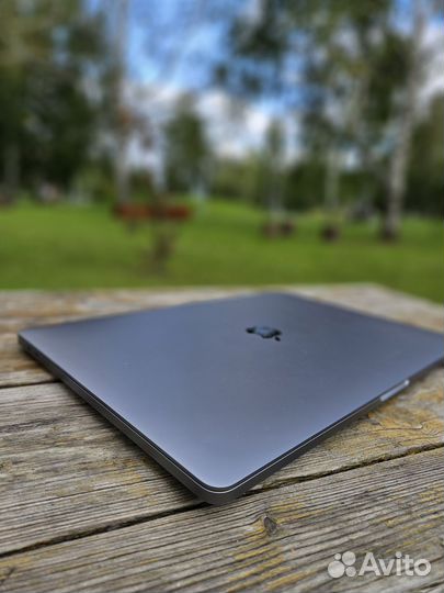 Macbook pro 16дюймов. Intel i7 2021г. производства