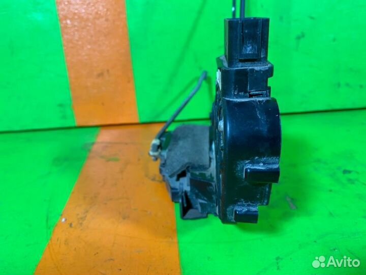 Замок двери задний правый Mazda 3 BK хэтчбек LF