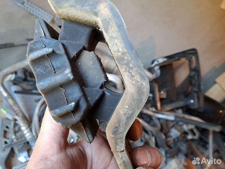 Подушка кпп форд фюжн левая