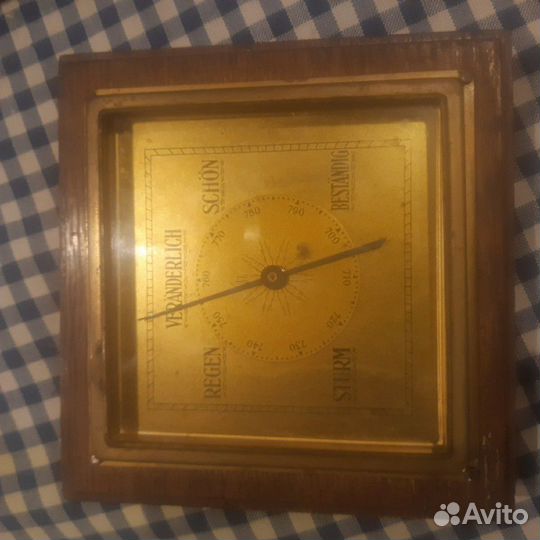 Старинный барометр