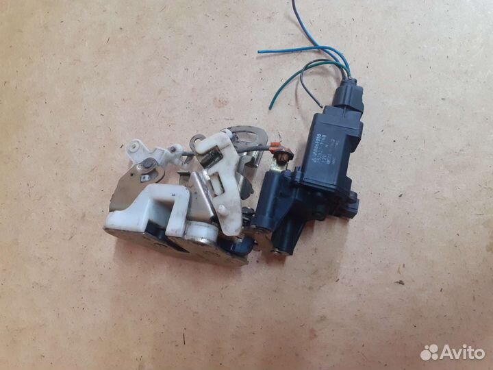 Замок задний левый Mitsubishi Galant 7