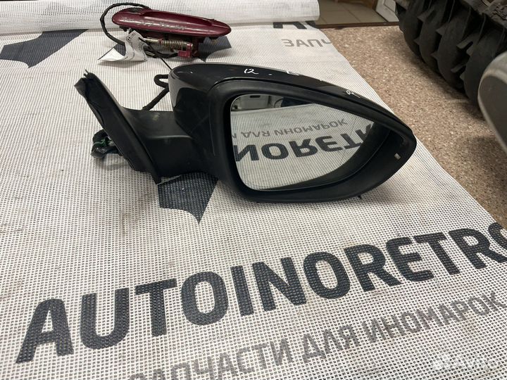 Зеркало правое Volkswagen Passat B7 3C0857934A