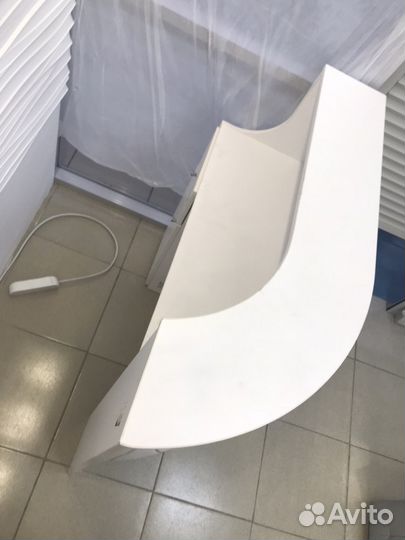 Ресепшен в стиле минимализм. Стойка для Магазина