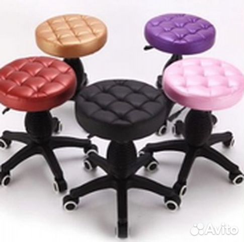 Комфортный круглый стул в бьюти индустрию