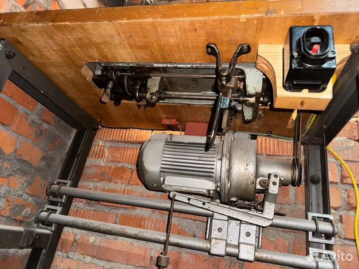 Швейная машинка по коже производственная