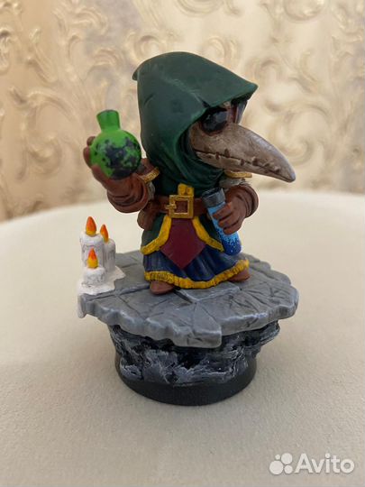 Фигурка Чумной доктор Darkest dungeon