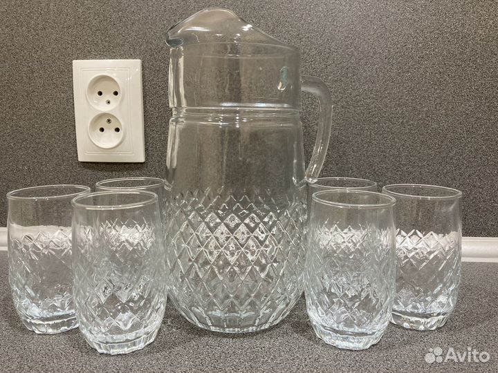 Графин со стаканами