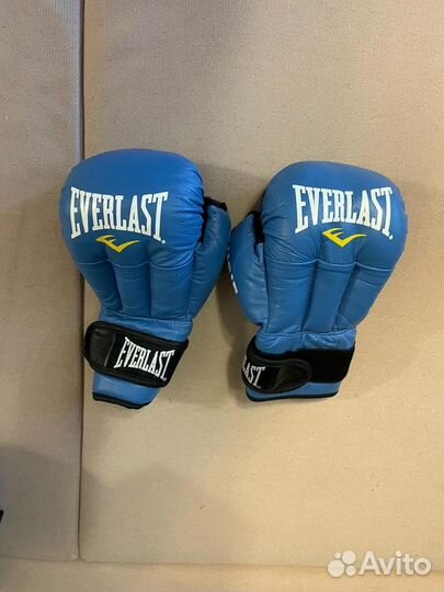 Боксерские перчатки несколько пар