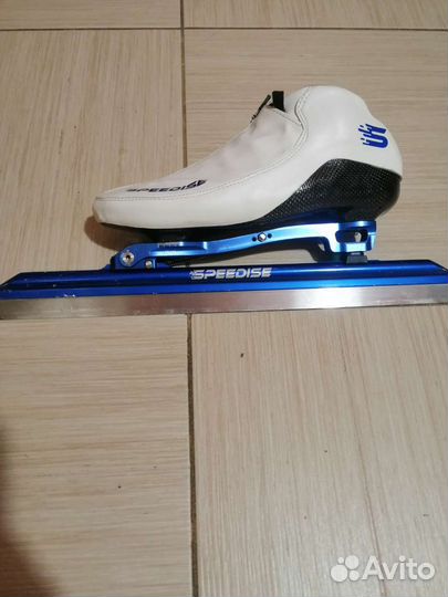 Конькобежные коньки